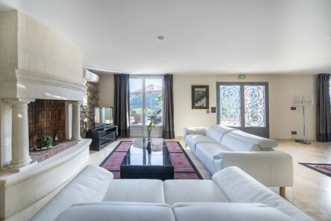 6 bedrooms Villa in Grasse, France No. 83444 10