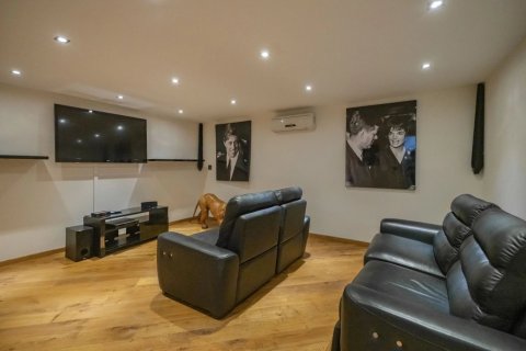 6 bedrooms Villa in Grasse, France No. 83444 12