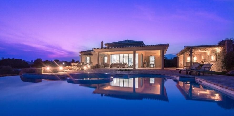 5 bedrooms Villa in Kranidi, Greece No. 108432