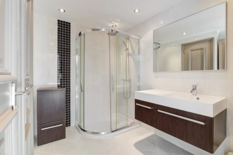 6 bedrooms House in Vallauris, France No. 75401 10