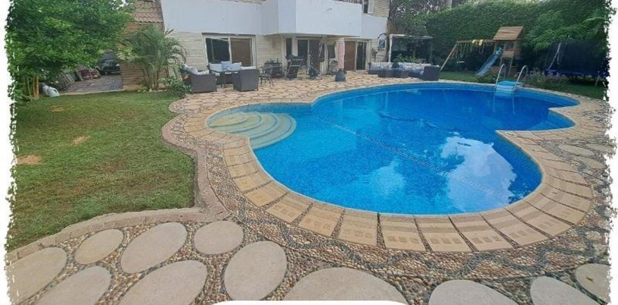 5 bedrooms Villa in Sheikh Zayed Compounds, Egypt No. 38139