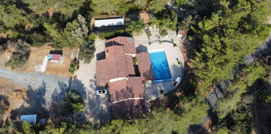 4 chambres Villa à Anglisides, Cyprus No. 100681