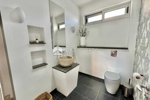 5 bedrooms House in Aradippou, Cyprus No. 46611 16