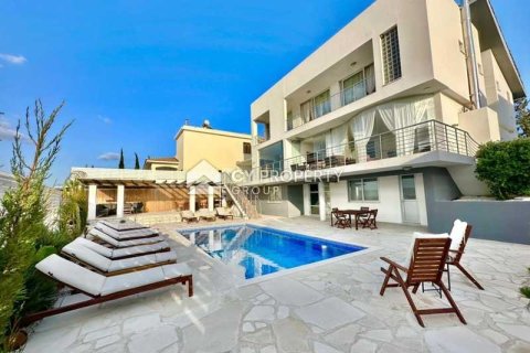 5 bedrooms House in Aradippou, Cyprus No. 46611 1