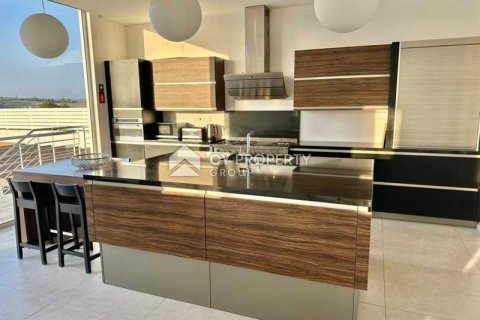 5 bedrooms House in Aradippou, Cyprus No. 46611 4