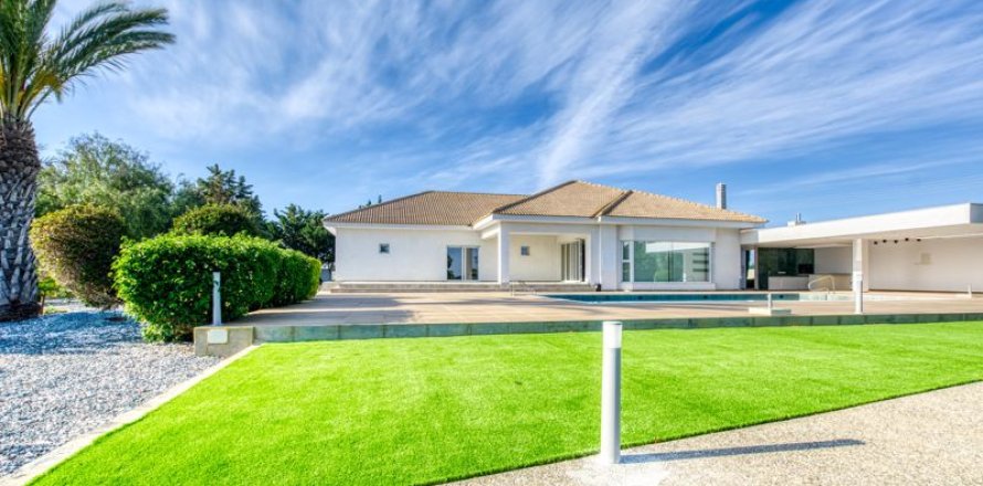 4 bedrooms Bungalow in Protaras, Cyprus No. 104522