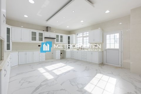 5 bedrooms Villa in Al Hadid W Al Solb Old Housing, Vietnam No. 89039 4