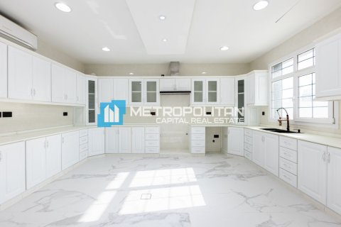 5 bedrooms Villa in Al Hadid W Al Solb Old Housing, Vietnam No. 89039 3