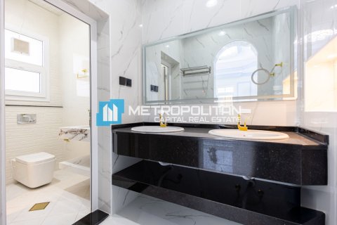 5 bedrooms Villa in Al Hadid W Al Solb Old Housing, Vietnam No. 89039 6