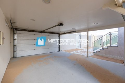 5 bedrooms Villa in Al Hadid W Al Solb Old Housing, Vietnam No. 89039 13