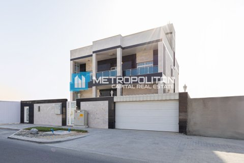 5 bedrooms Villa in Al Hadid W Al Solb Old Housing, Vietnam No. 89039 14