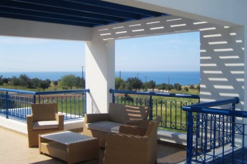 3 bedrooms Villa in Paphos, Cyprus No. 105577 4