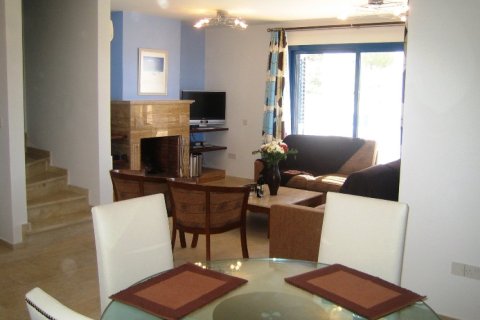 3 bedrooms Villa in Paphos, Cyprus No. 105577 6