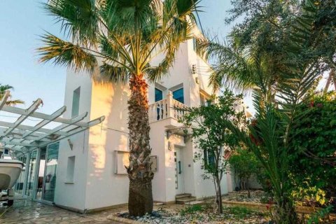 4 bedrooms House in Zygi, Cyprus No. 39780 2