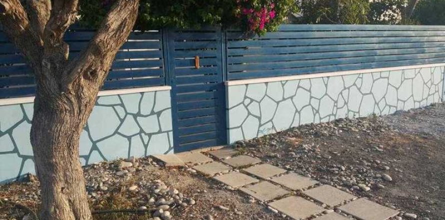 4 bedrooms House in Zygi, Cyprus No. 39780