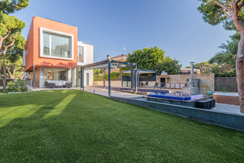 6 dormitorios House en Gavà, Spain No. 25424