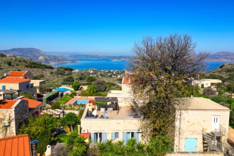 2 bedrooms House in Chania, Greece No. 104429 3