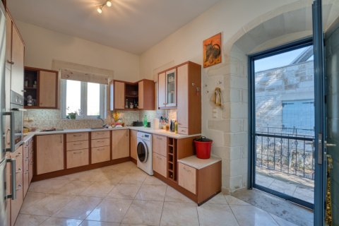 2 bedrooms House in Chania, Greece No. 104429 7