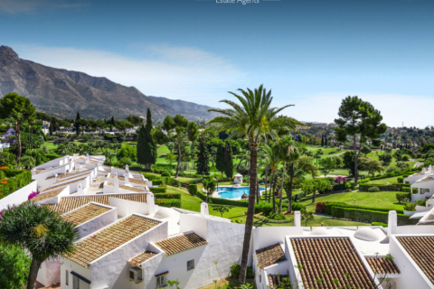 3 bedrooms Apartment in Nueva Andalucia, Spain No. 92315