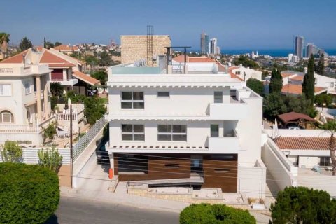 2 bedrooms Apartment in Germasogeia, Cyprus No. 65707 2