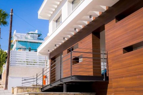 2 bedrooms Apartment in Germasogeia, Cyprus No. 65707 4