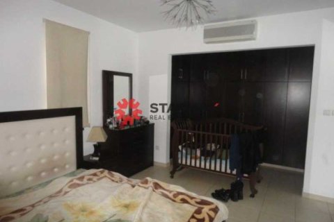 Дом с 4 спальнями в Арадипу, Кипр №82760 12