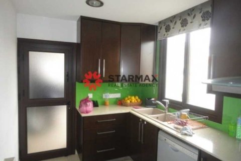 Дом с 4 спальнями в Арадипу, Кипр №82760 9