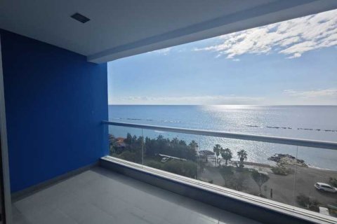 3 bedrooms Apartment in Germasogeia, Cyprus No. 77414 3