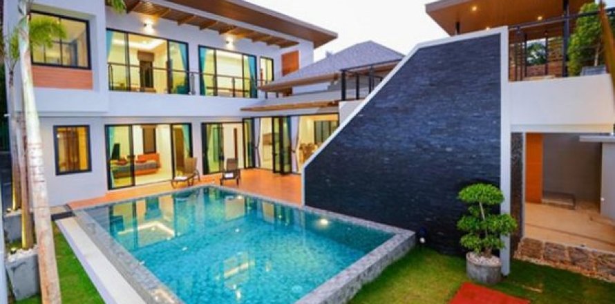 3 bedrooms Villa in Rawai, Thailand No. 96721