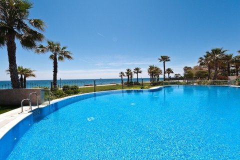 3 dormitorios Apartment en Estepona, Spain No. 25137