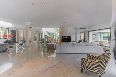 6 bedrooms Villa in Mougins, France No. 76722 6