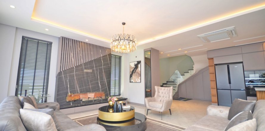 4 bedrooms Villa in Kargicak, Turkey No. 15426