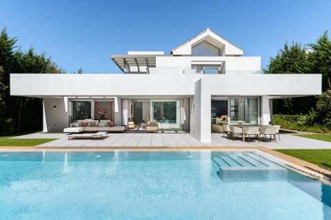 4 bedrooms Villa in Estepona, Spain No. 128867