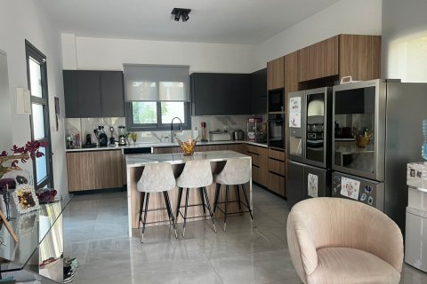 5 bedrooms Villa in Limassol, Cyprus No. 37895 5