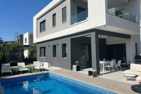 5 bedrooms Villa in Limassol, Cyprus No. 37895 1