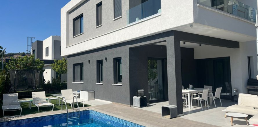 5 bedrooms Villa in Limassol, Cyprus No. 37895