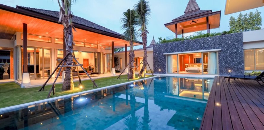 4 bedrooms Villa on the Phuket, Thailand No. 940