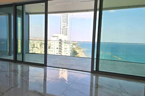 3 bedrooms Apartment in Limassol, Cyprus No. 70829 8