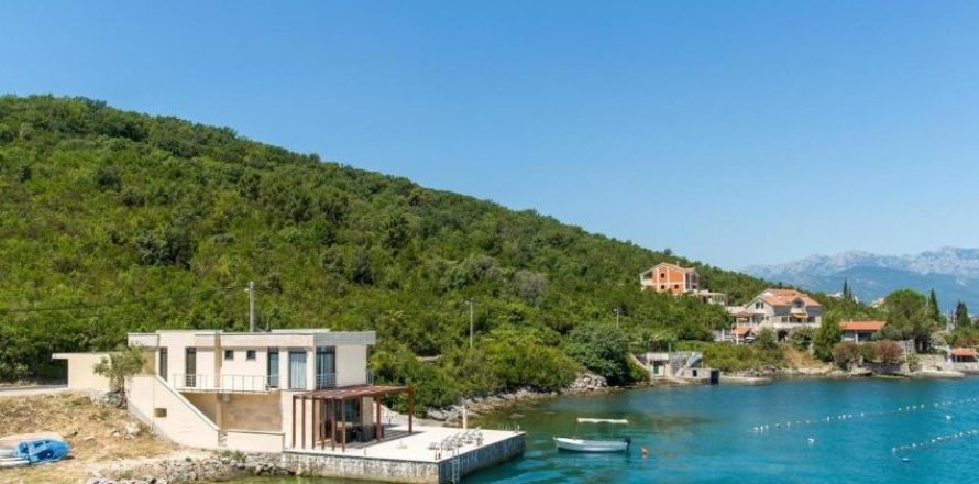 4 bedrooms House in Tivat, Montenegro No. 66775