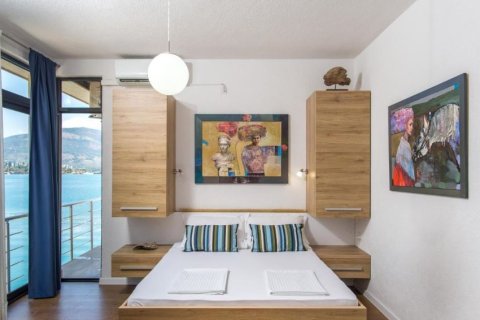 4 bedrooms House in Tivat, Montenegro No. 66775 9