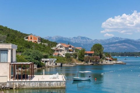 4 bedrooms House in Tivat, Montenegro No. 66775 18