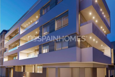 3 dormitorios Apartment en Torrevieja, Spain No. 122618