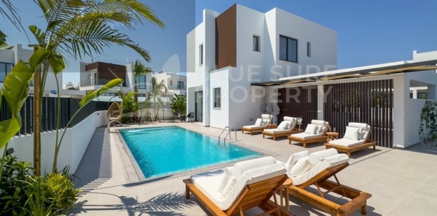 3 bedrooms Villa in Pernera, Cyprus No. 36556