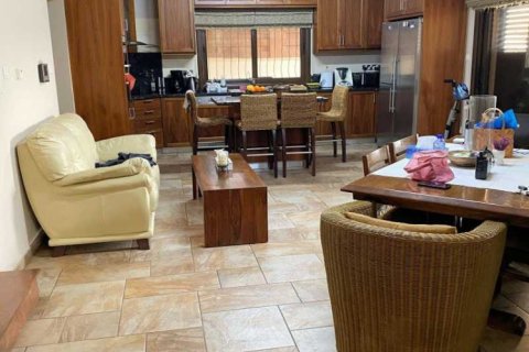 3 bedrooms House in Kato Polemidia, Cyprus No. 100717 5