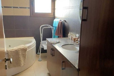 3 bedrooms House in Kato Polemidia, Cyprus No. 100717 13