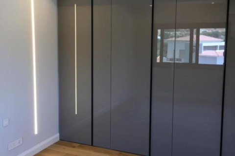 3 bedrooms Apartment in Limassol, Cyprus No. 106278 8