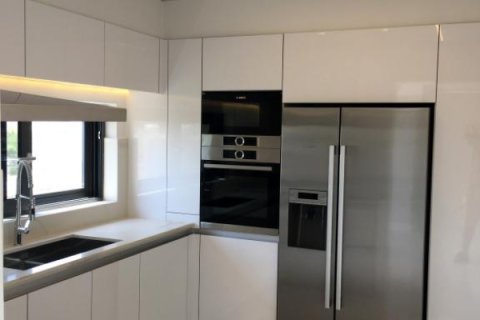 3 bedrooms Apartment in Limassol, Cyprus No. 106278 4