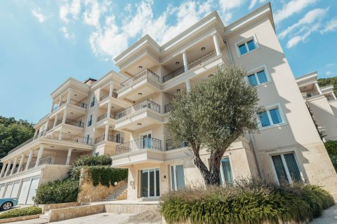 3 dormitorios Apartment en Kumbor, Montenegro No. 74770 8