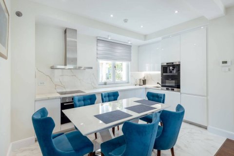 3 dormitorios Apartment en Kumbor, Montenegro No. 74770 23