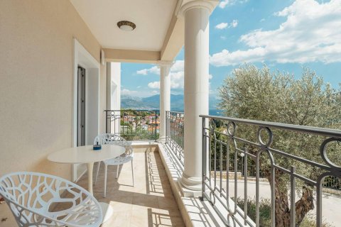 3 dormitorios Apartment en Kumbor, Montenegro No. 74770 13